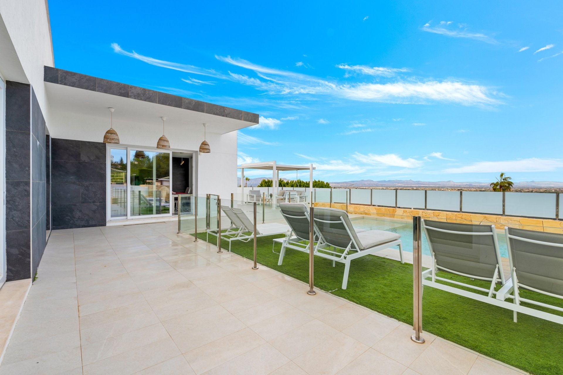 Villa moderna con piscina privada, vistas y acabados de lujo en Algorfa, Alicante