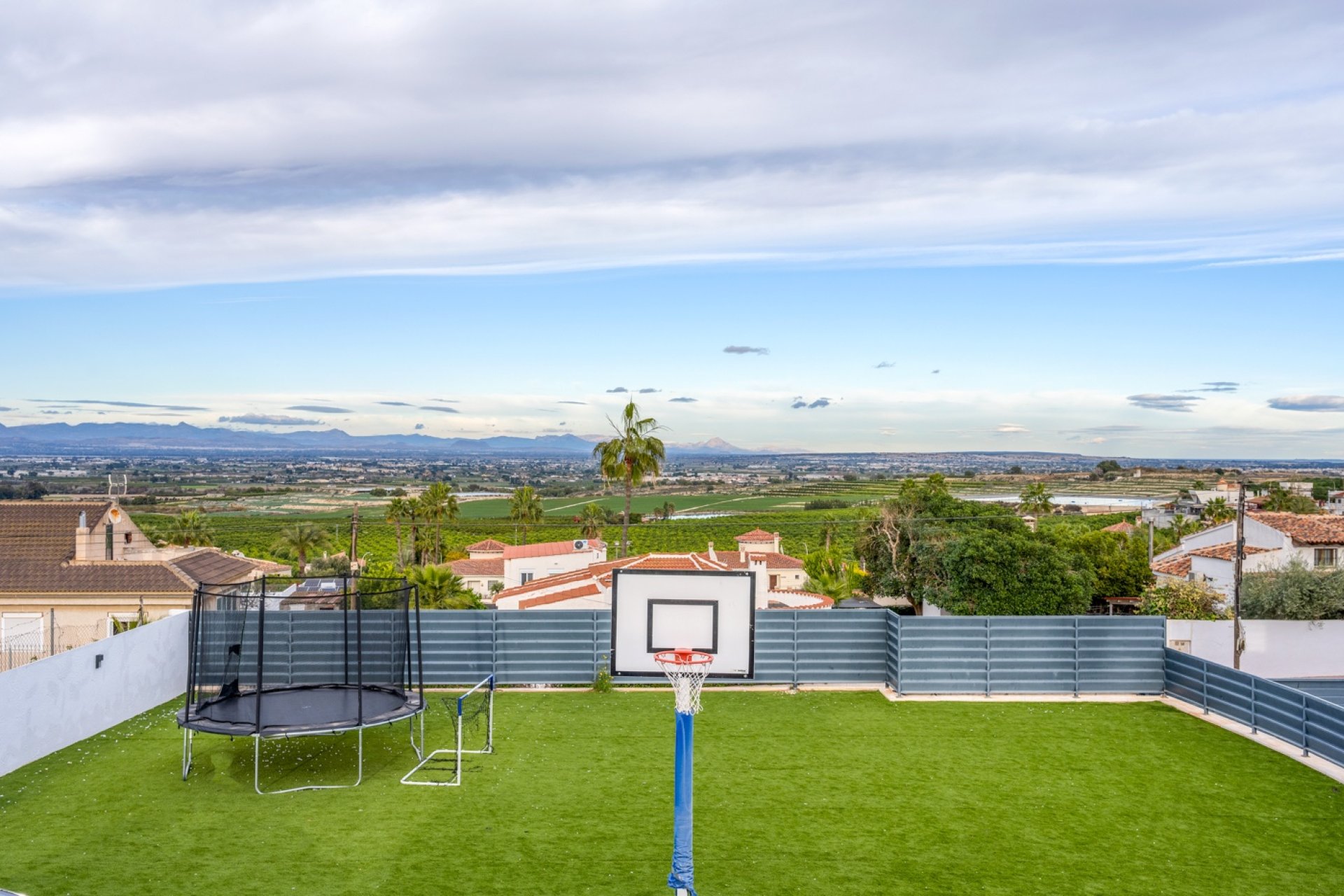 Villa moderna con piscina privada, vistas y acabados de lujo en Algorfa, Alicante