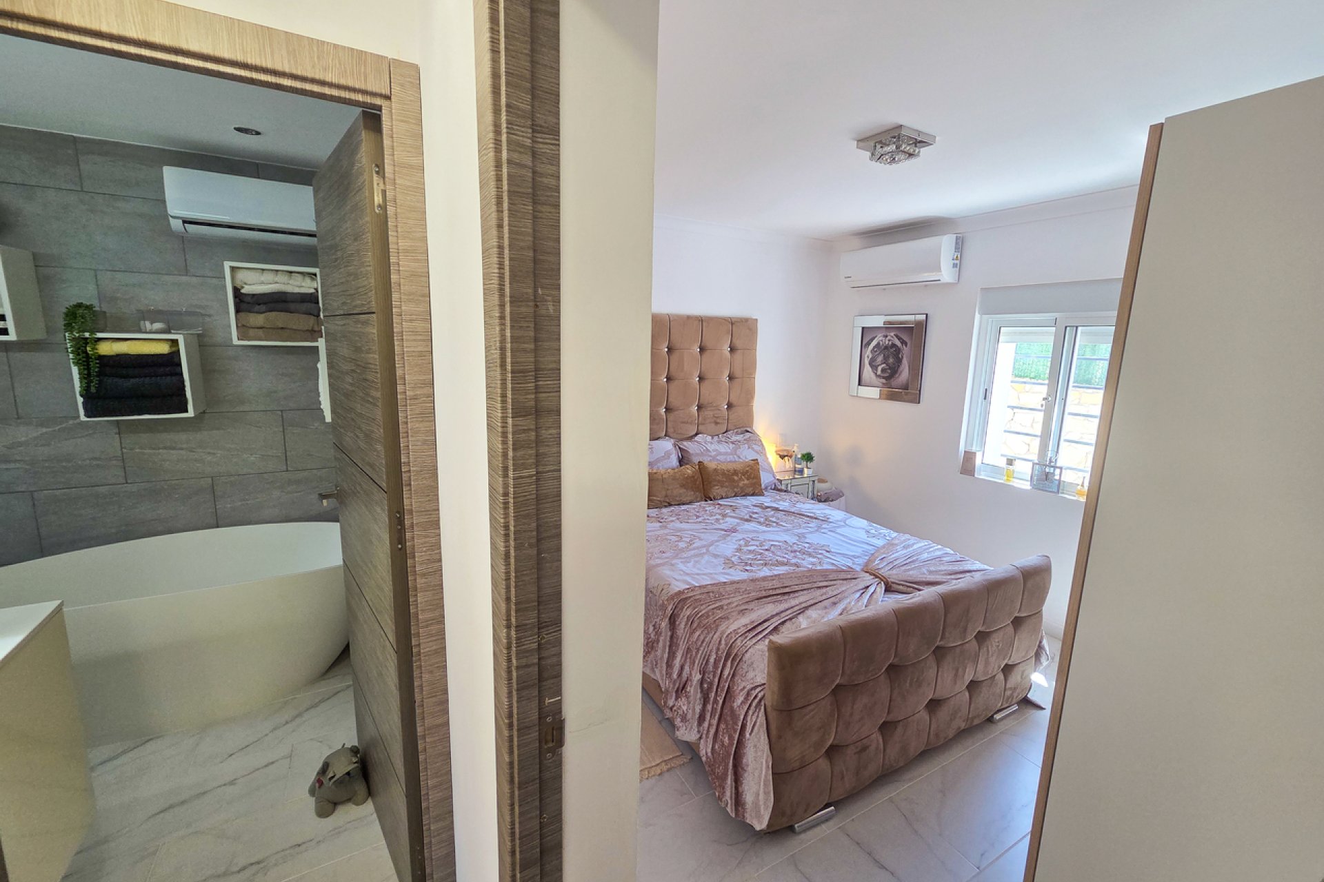 Villa moderna con piscina y amplia parcela en Crevillente