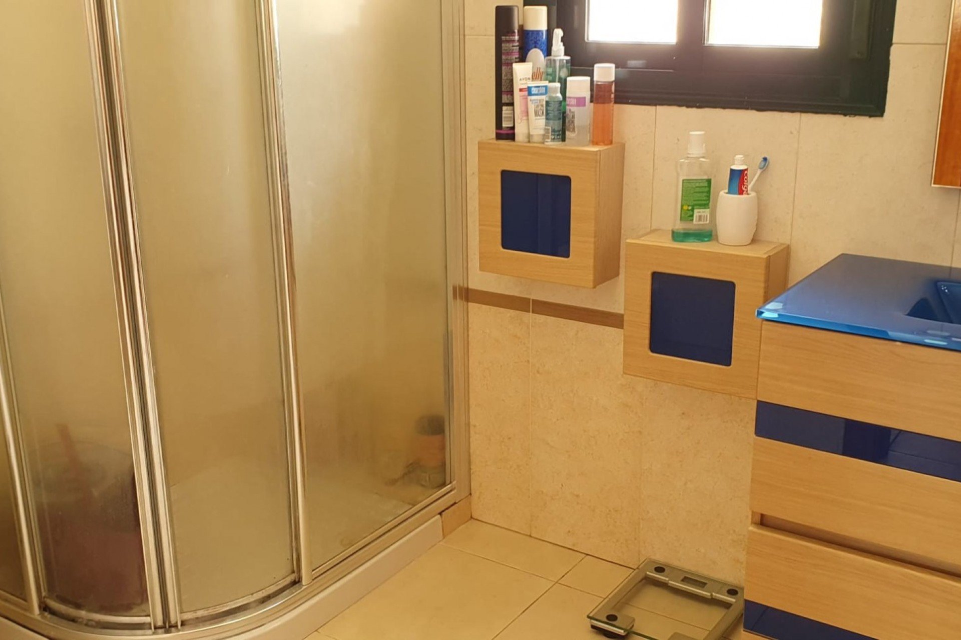 Villa moderna de 4 dormitorios con piscina privada y vistas a las salinas de Quesada