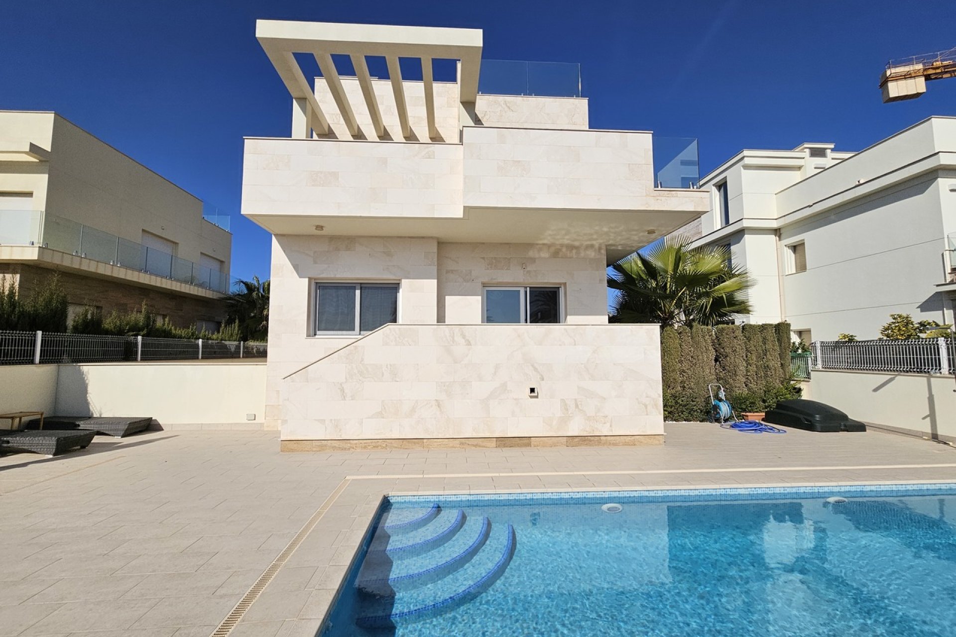 Villa moderna de 5 dormitorios con vistas al mar en Orihuela Costa