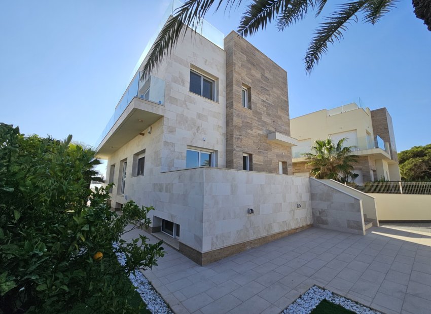 Villa moderna de 5 dormitorios con vistas al mar en Orihuela Costa
