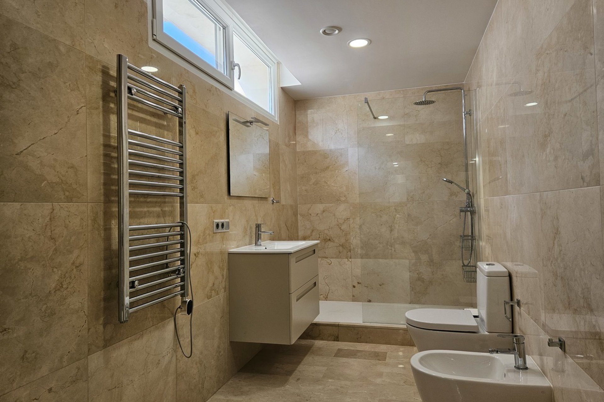 Villa moderna de 5 dormitorios con vistas al mar en Orihuela Costa
