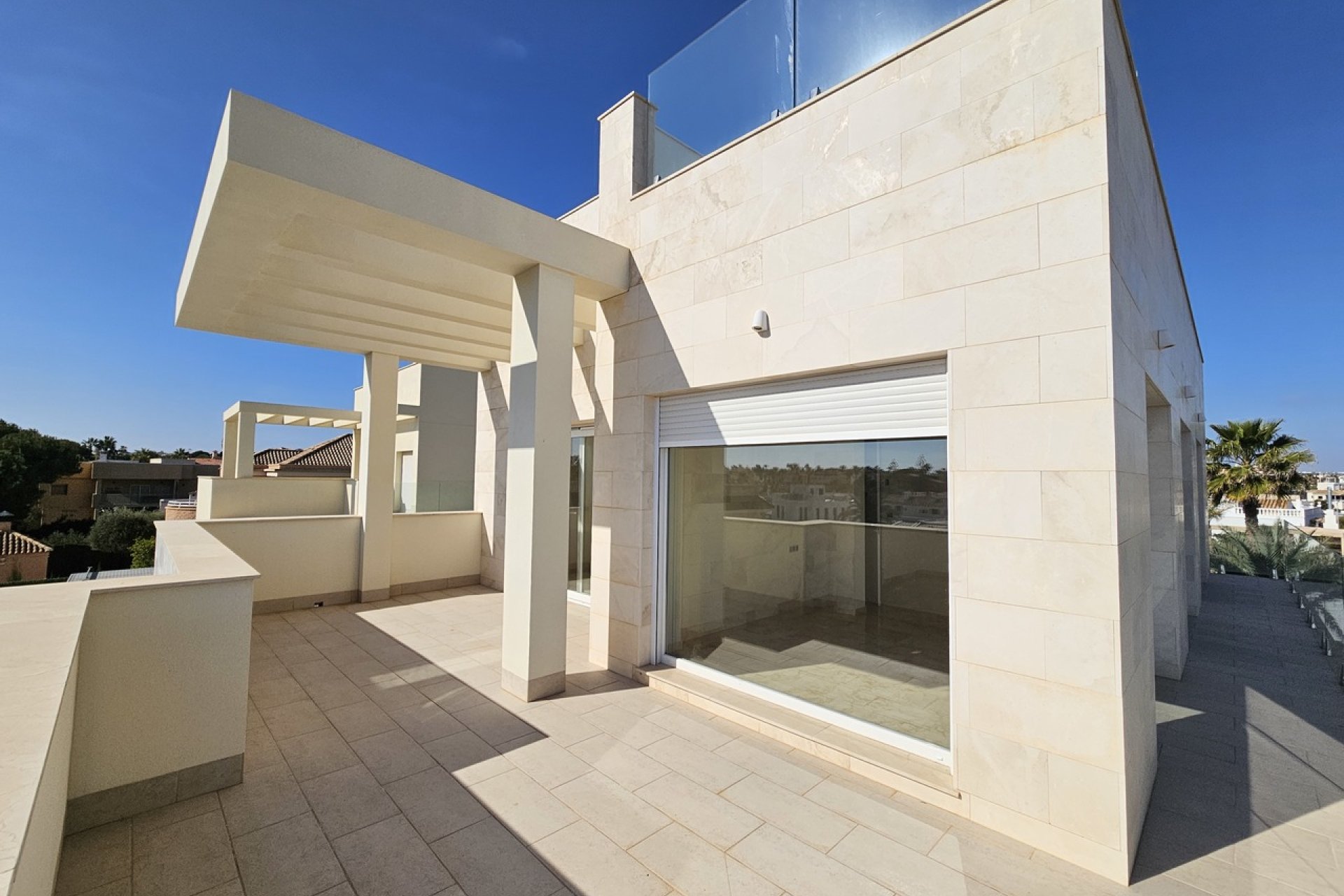 Villa moderna de 5 dormitorios con vistas al mar en Orihuela Costa