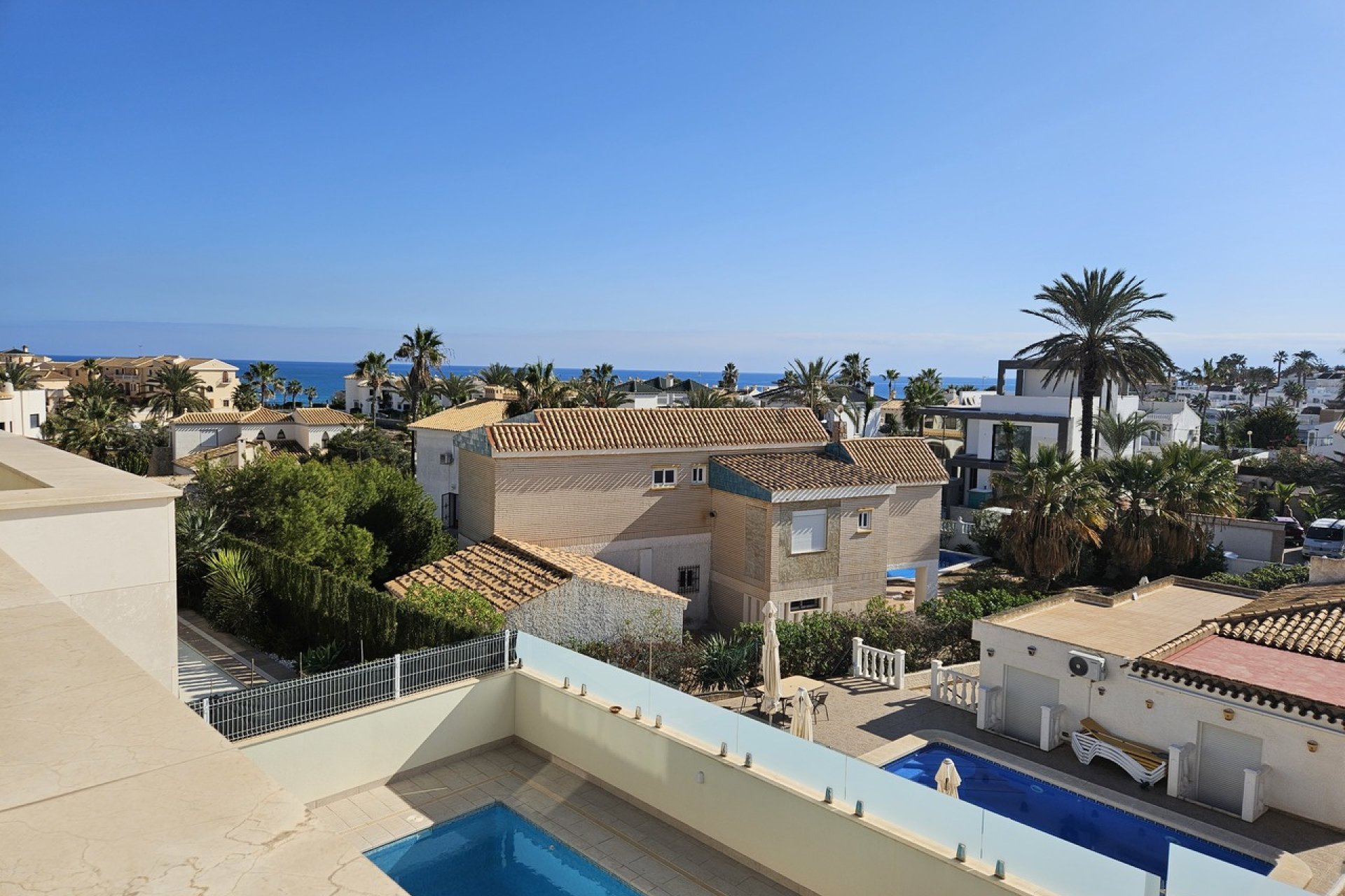 Villa moderna de 5 dormitorios con vistas al mar en Orihuela Costa