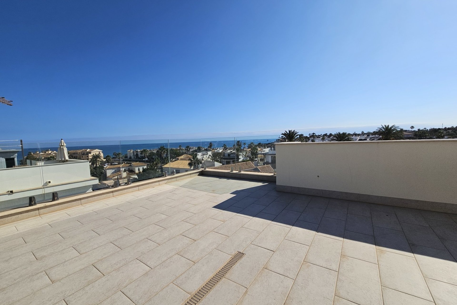 Villa moderna de 5 dormitorios con vistas al mar en Orihuela Costa