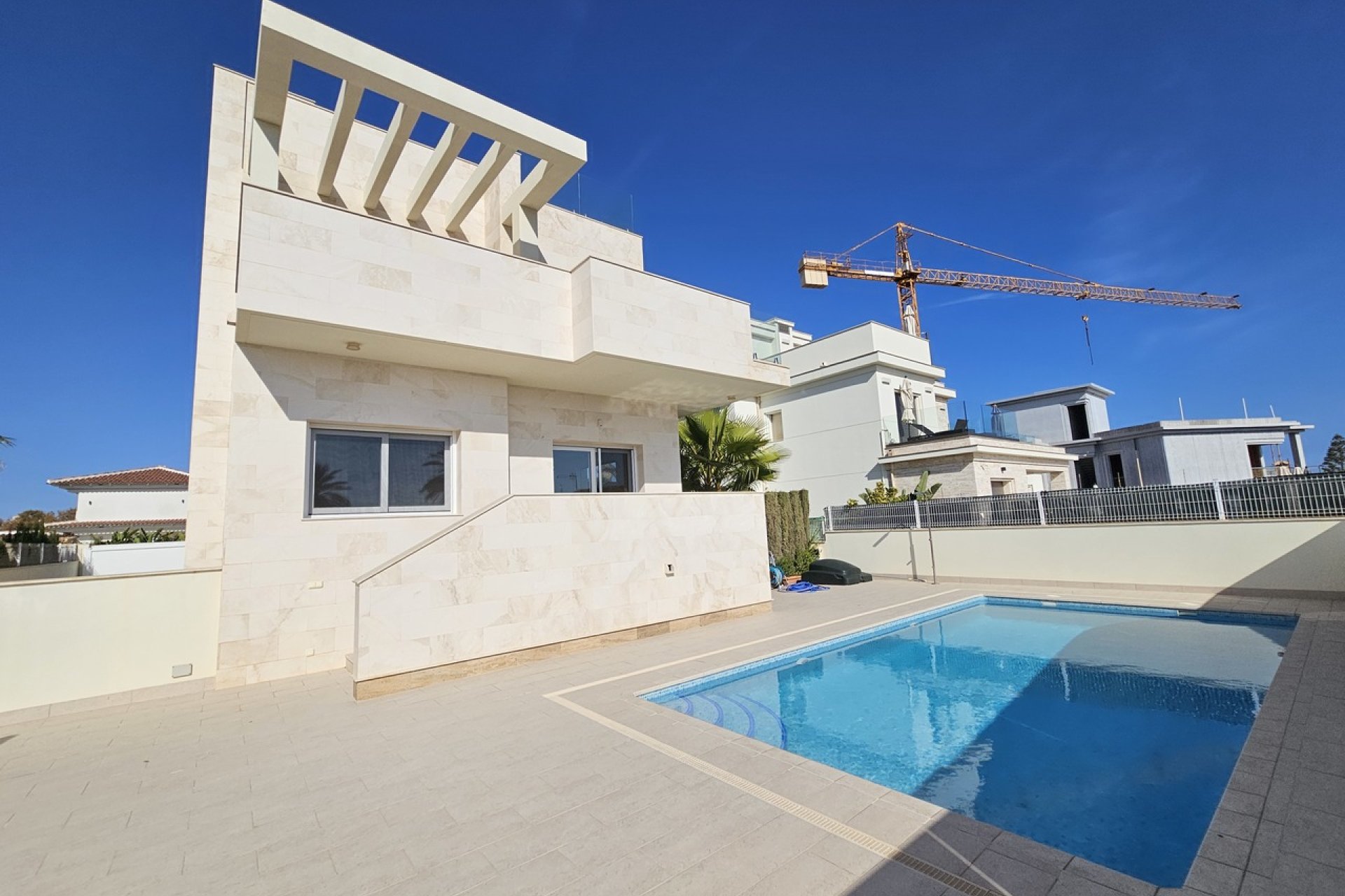 Villa moderna de 5 dormitorios con vistas al mar en Orihuela Costa