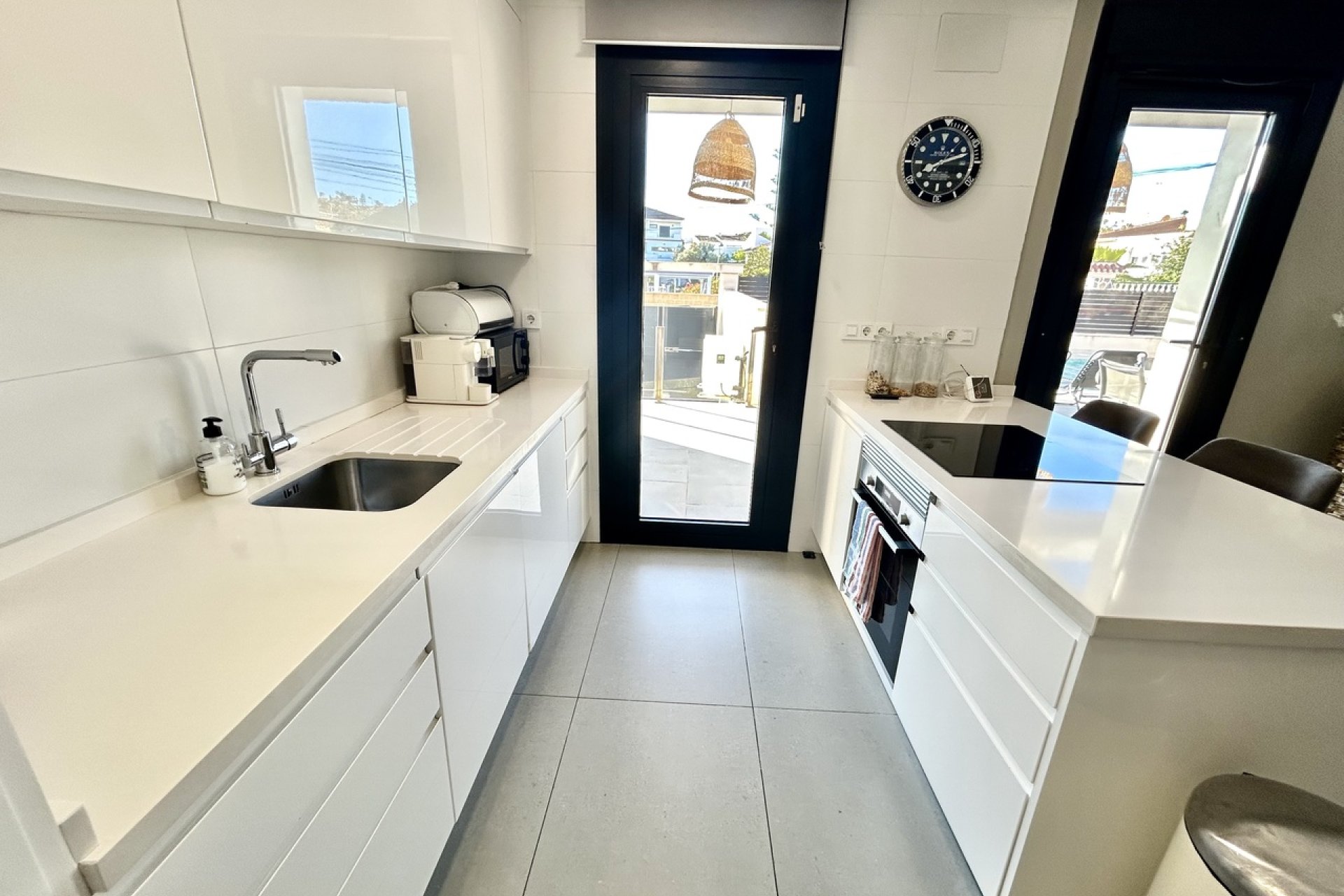 Villa moderna de lujo con piscina privada en Torrevieja