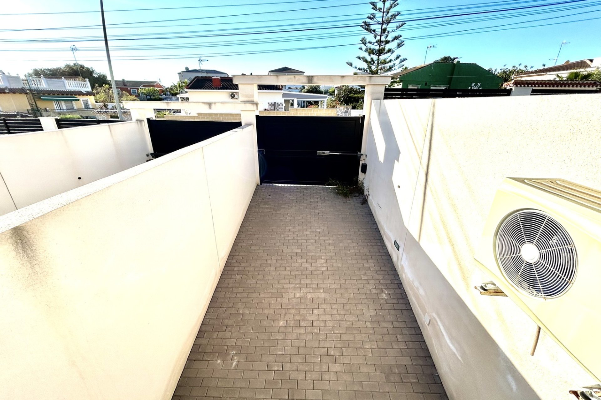 Villa moderna de lujo con piscina privada en Torrevieja