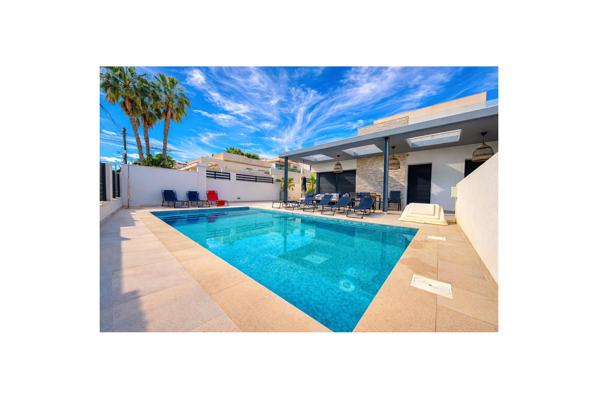 Villa moderna de lujo con piscina privada en Torrevieja