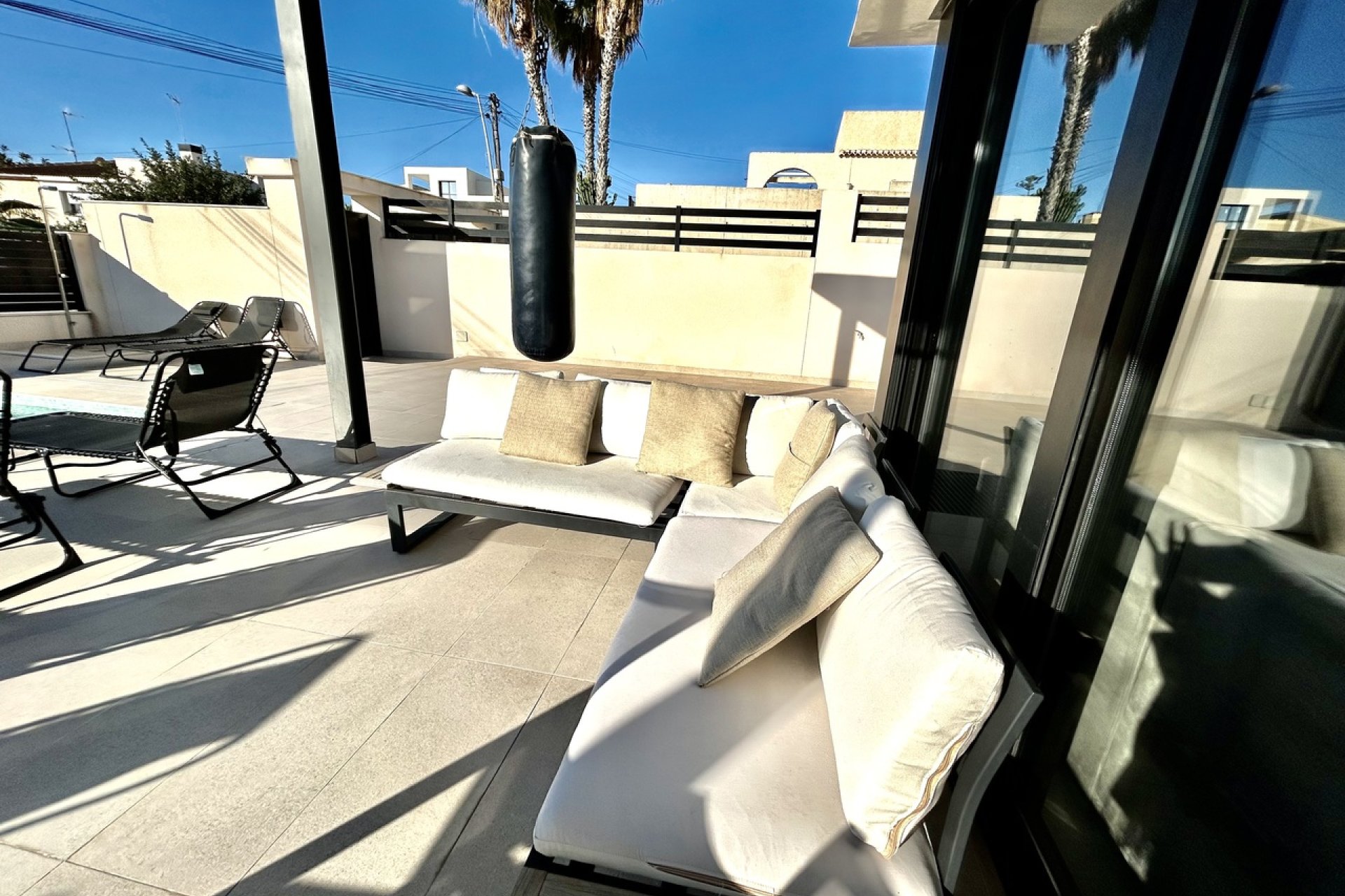 Villa moderna de lujo con piscina privada en Torrevieja