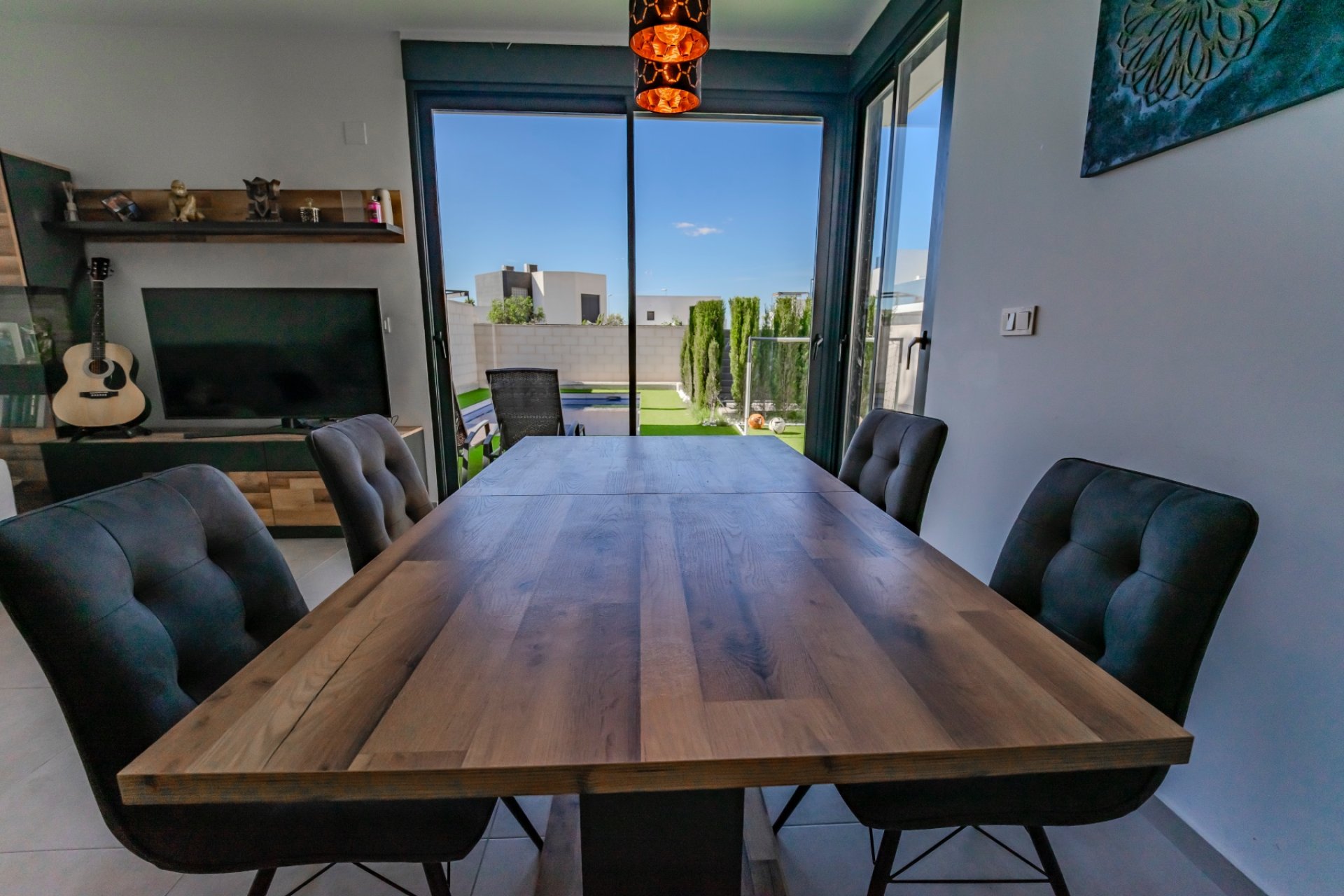 Villa moderna de lujo con piscina privada y solárium en venta en Benijófar