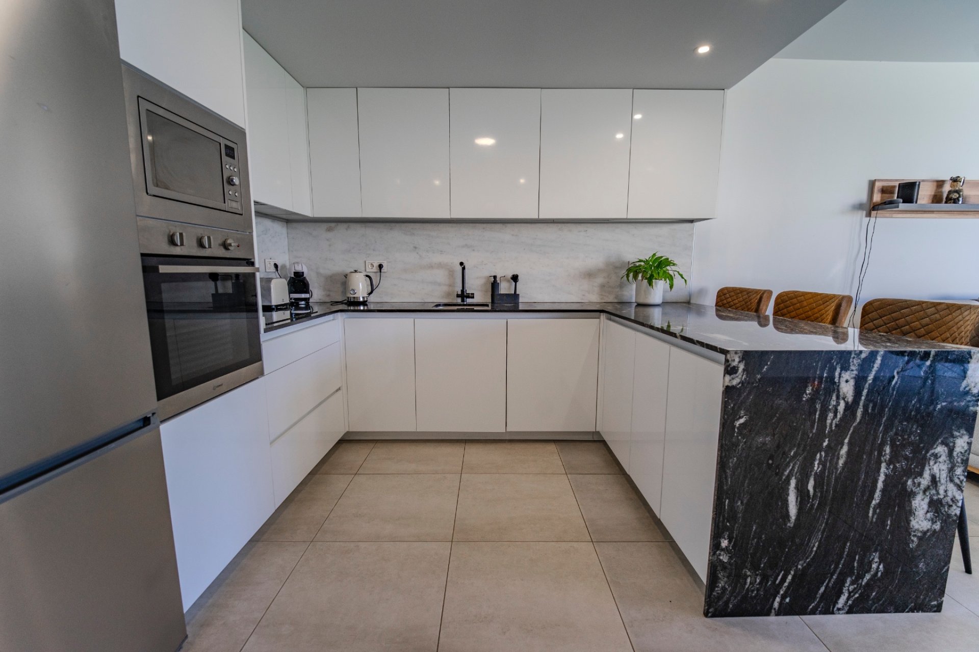 Villa moderna de lujo con piscina privada y solárium en venta en Benijófar