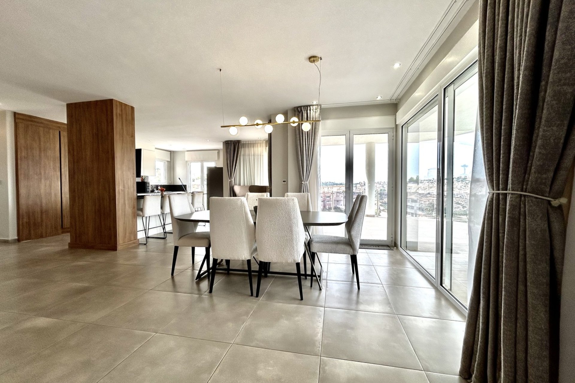 Villa moderna de lujo con vistas al campo de golf y a las montañas en Ciudad Quesada