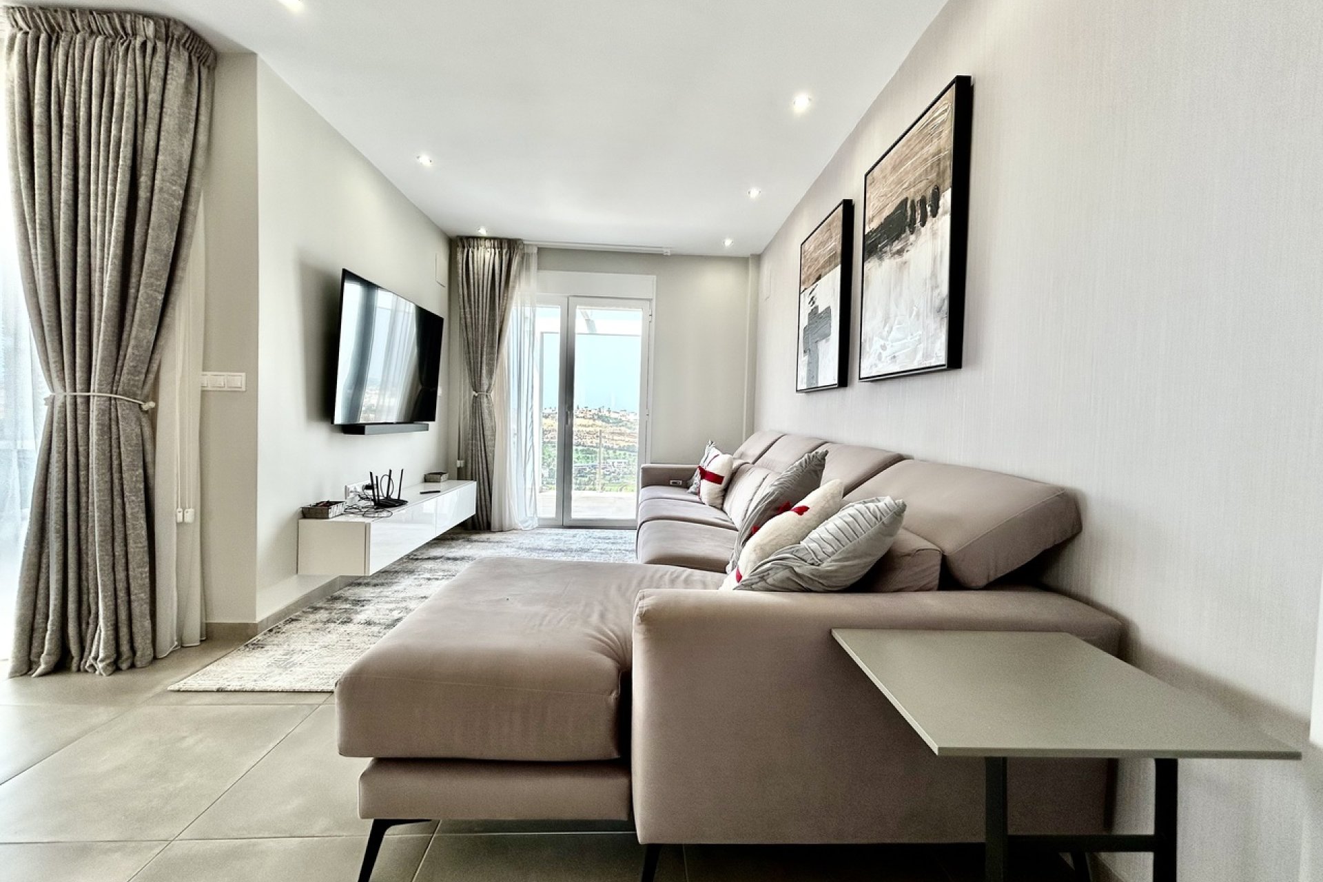 Villa moderna de lujo con vistas al campo de golf y a las montañas en Ciudad Quesada