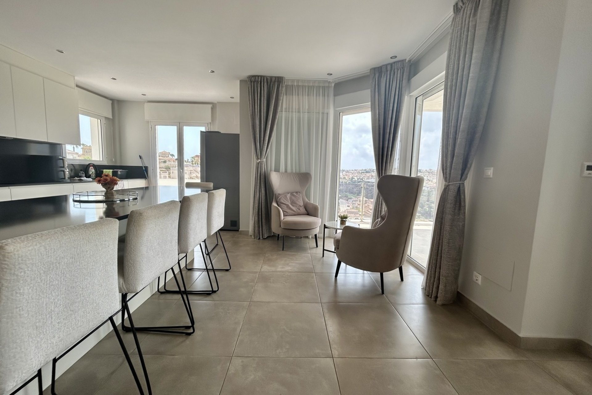 Villa moderna de lujo con vistas al campo de golf y a las montañas en Ciudad Quesada