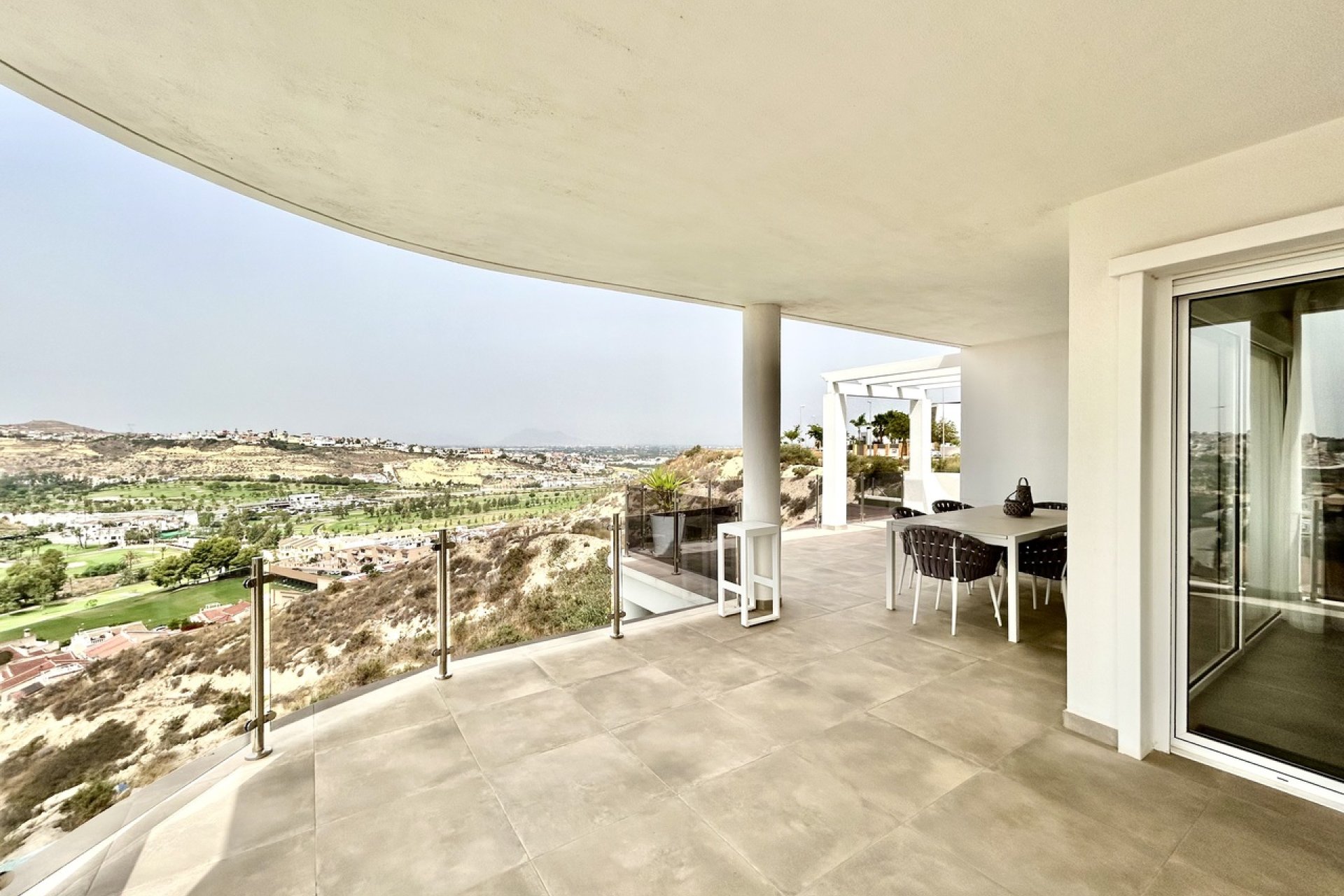 Villa moderna de lujo con vistas al campo de golf y a las montañas en Ciudad Quesada