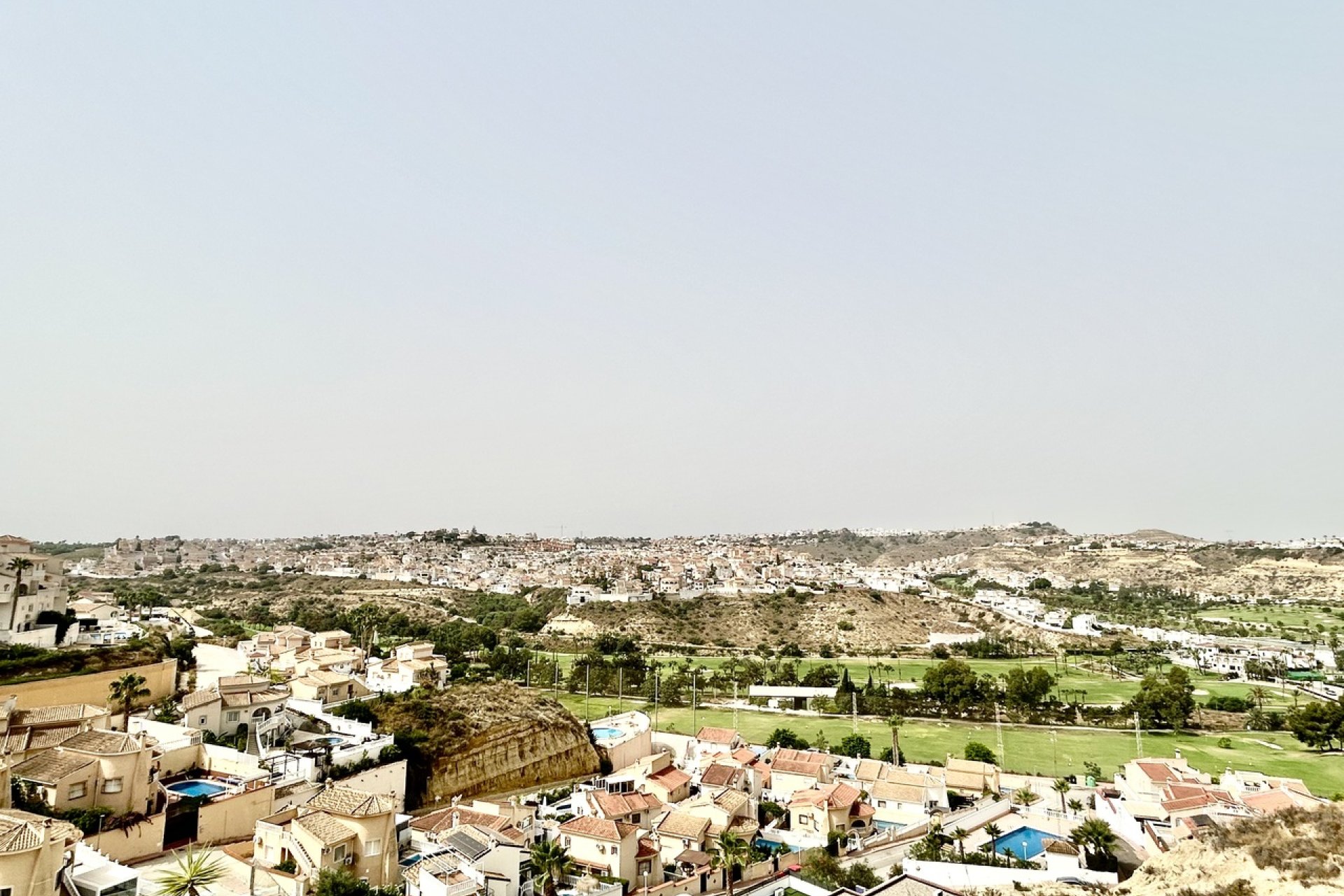 Villa moderna de lujo con vistas al campo de golf y a las montañas en Ciudad Quesada