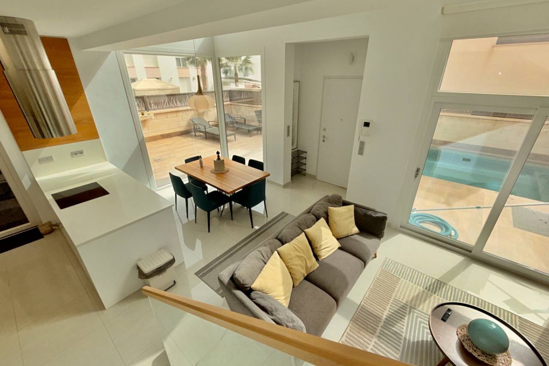 Villa moderna de nueva construcción con piscina privada y solárium en Ciudad Quesada