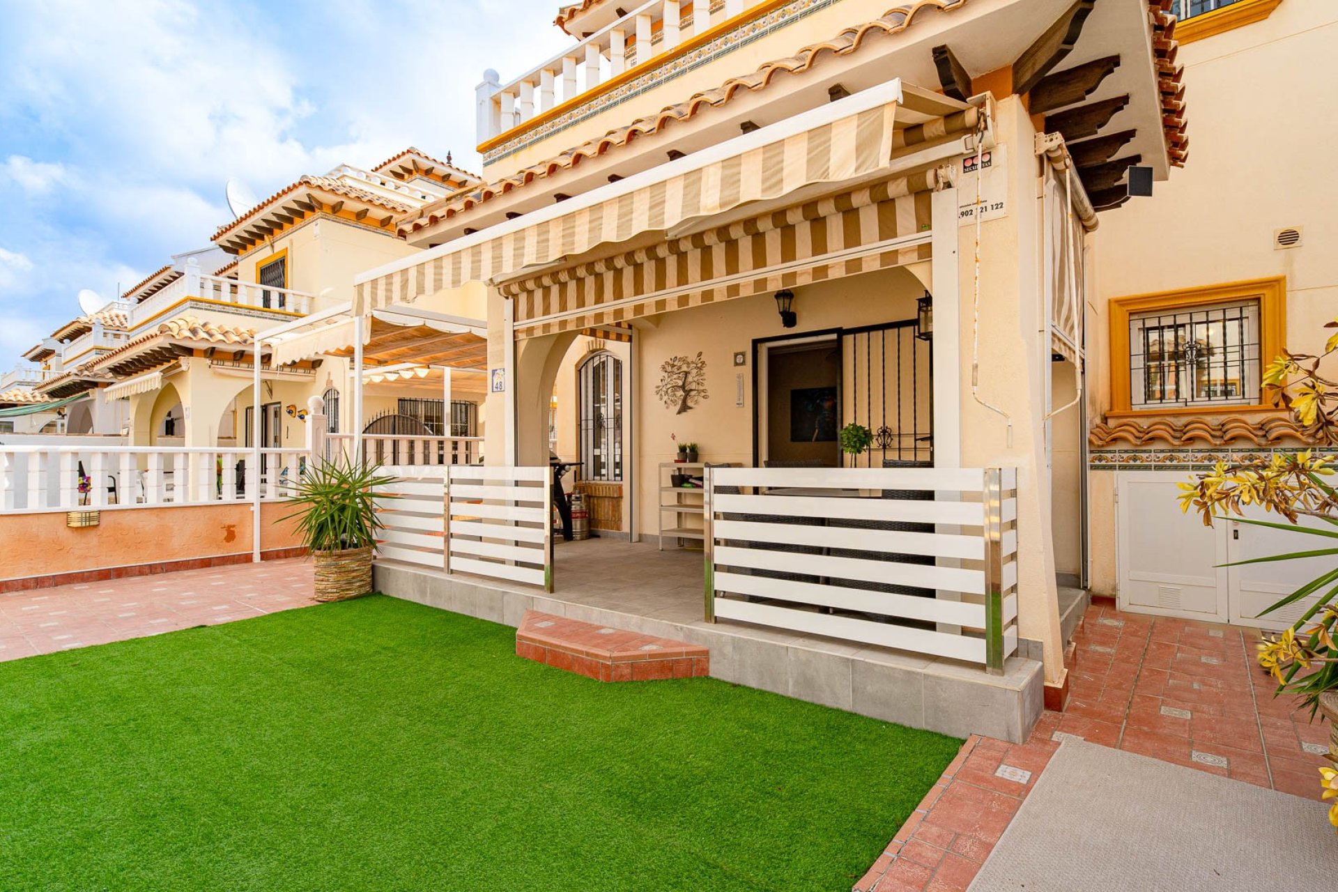 Villa quatro con solárium y piscina en Lomas de Cabo Roig