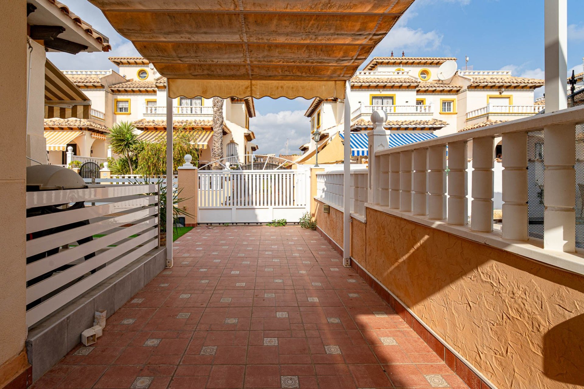 Villa quatro con solárium y piscina en Lomas de Cabo Roig