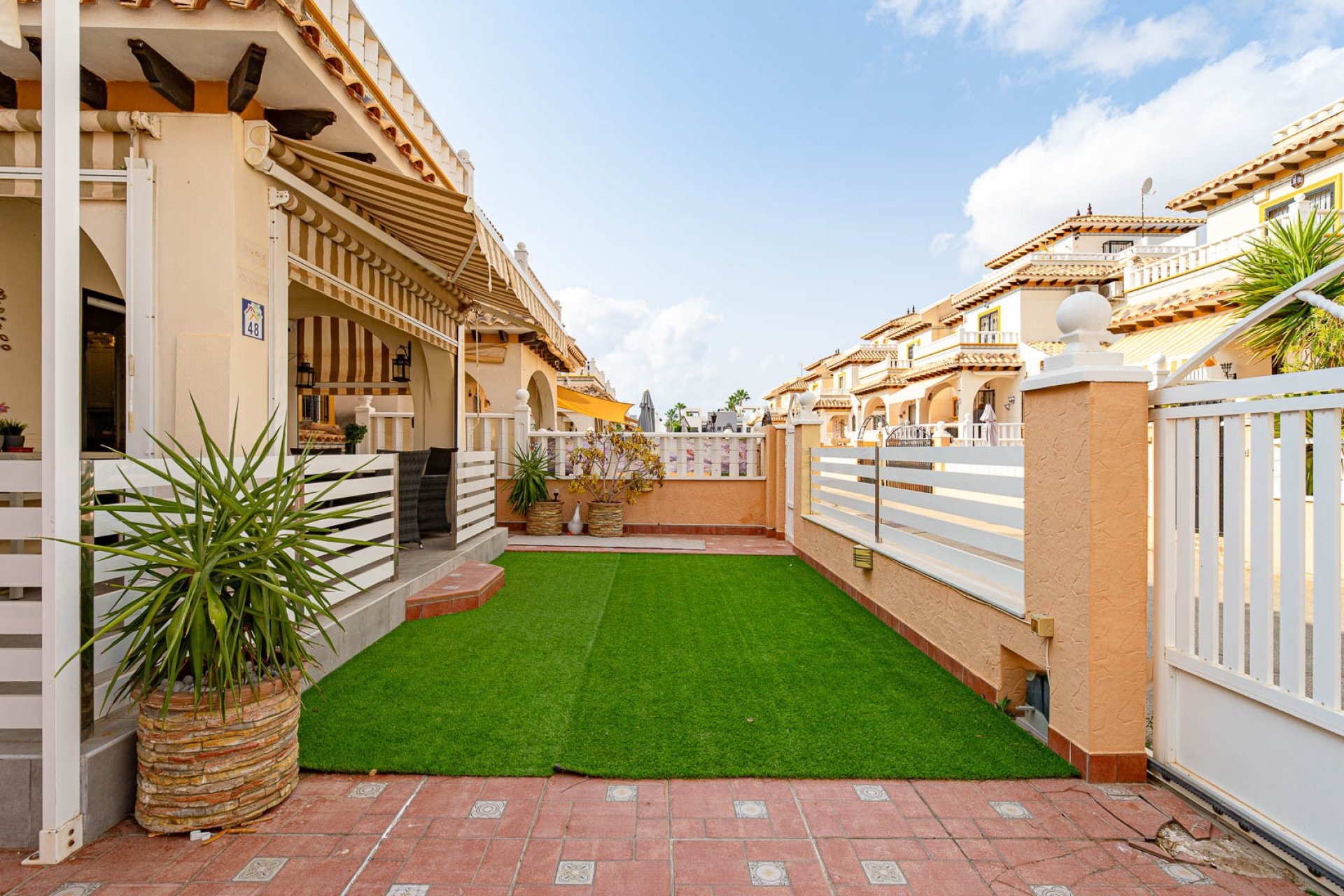 Villa quatro con solárium y piscina en Lomas de Cabo Roig