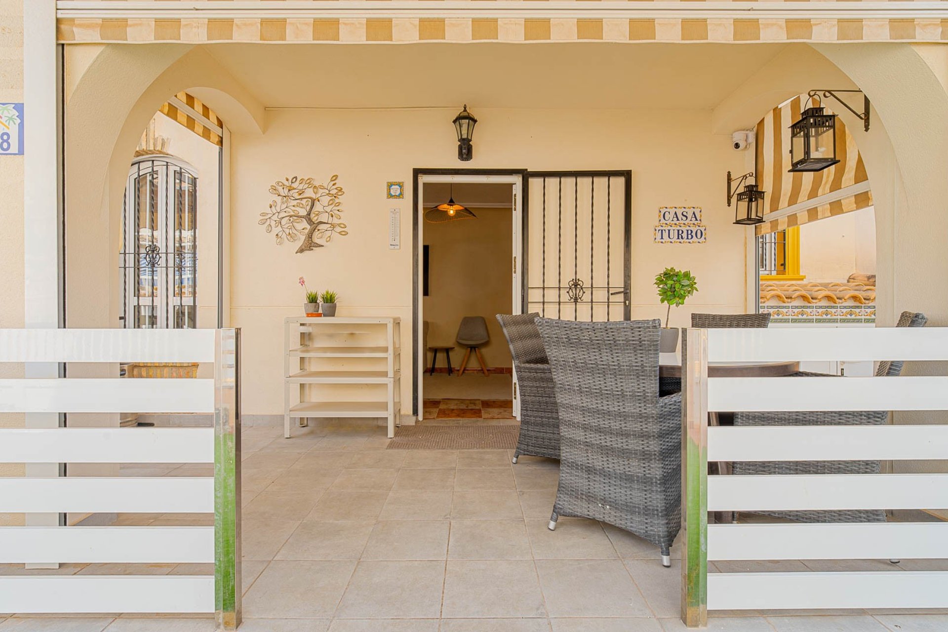 Villa quatro con solárium y piscina en Lomas de Cabo Roig