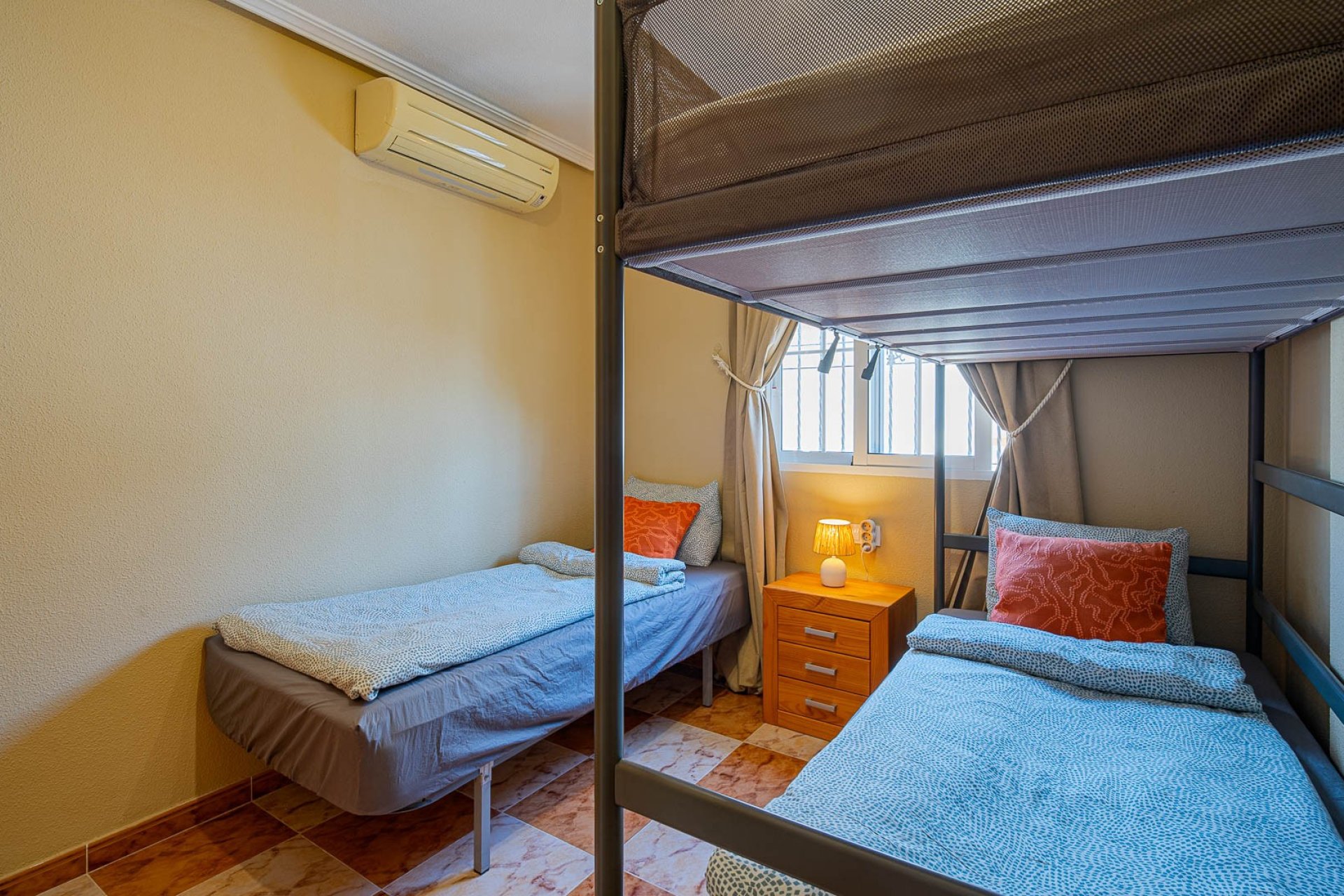 Villa quatro con solárium y piscina en Lomas de Cabo Roig