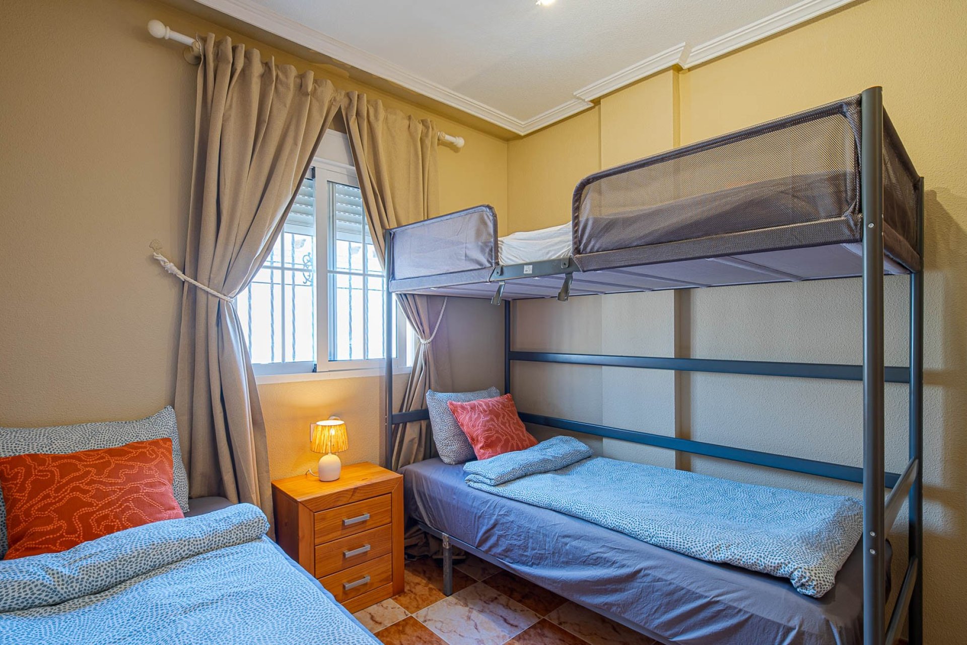 Villa quatro con solárium y piscina en Lomas de Cabo Roig