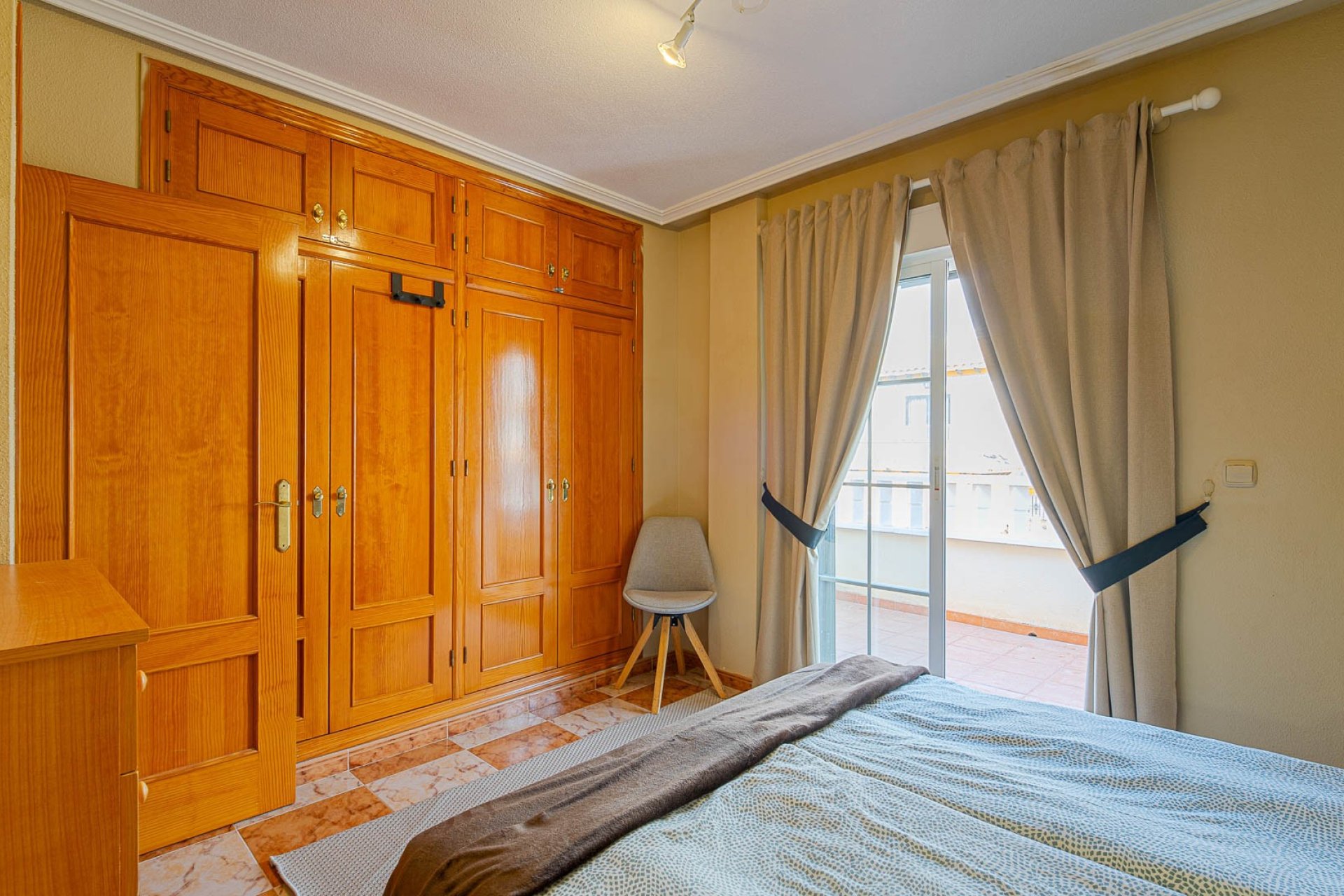 Villa quatro con solárium y piscina en Lomas de Cabo Roig