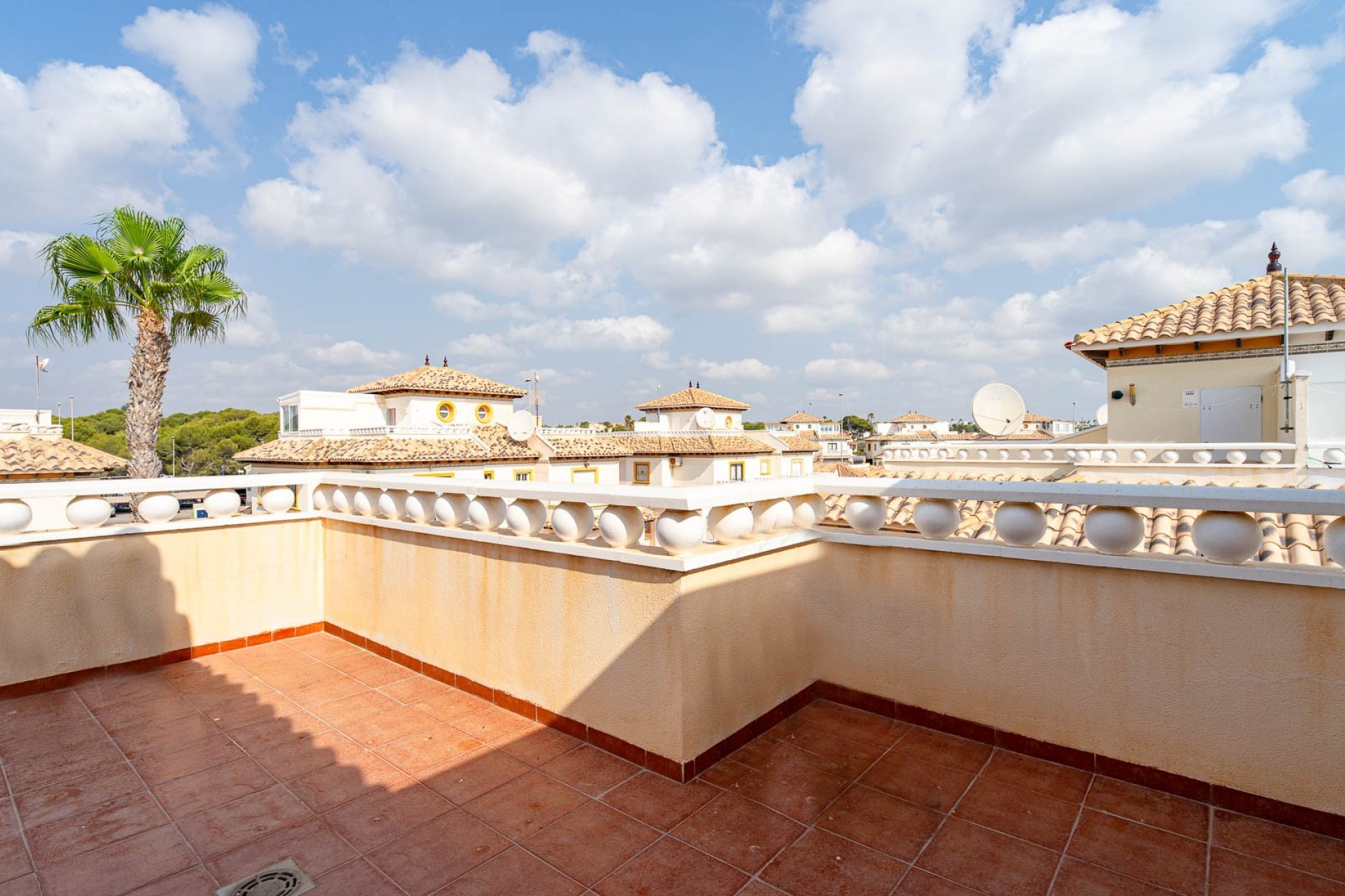 Villa quatro con solárium y piscina en Lomas de Cabo Roig