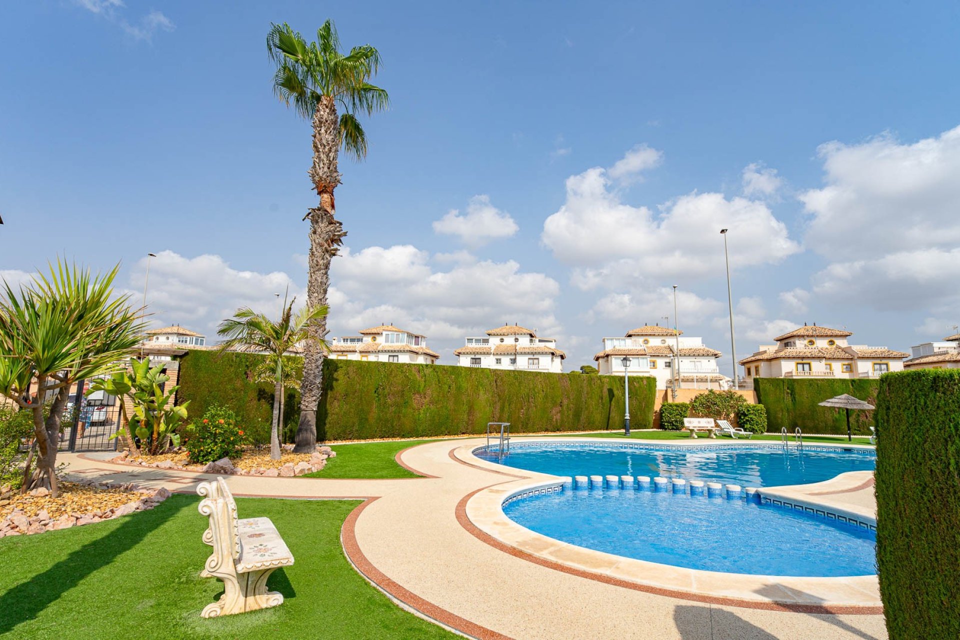 Villa quatro con solárium y piscina en Lomas de Cabo Roig