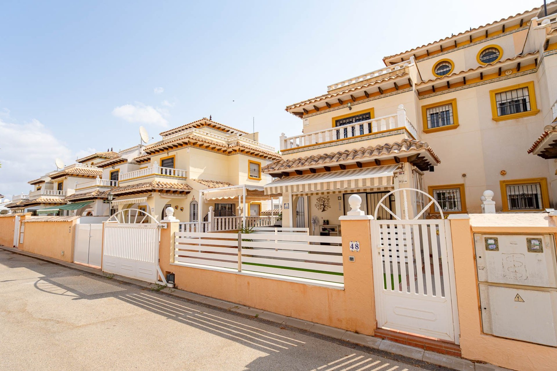 Villa quatro con solárium y piscina en Lomas de Cabo Roig