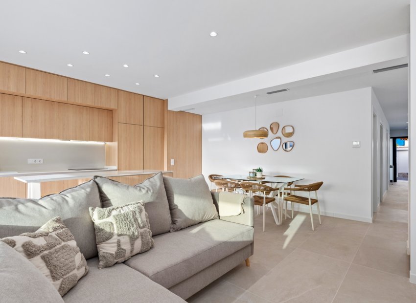 Villa reformada con piscina privada y jardín en Torrevieja, Costa Blanca