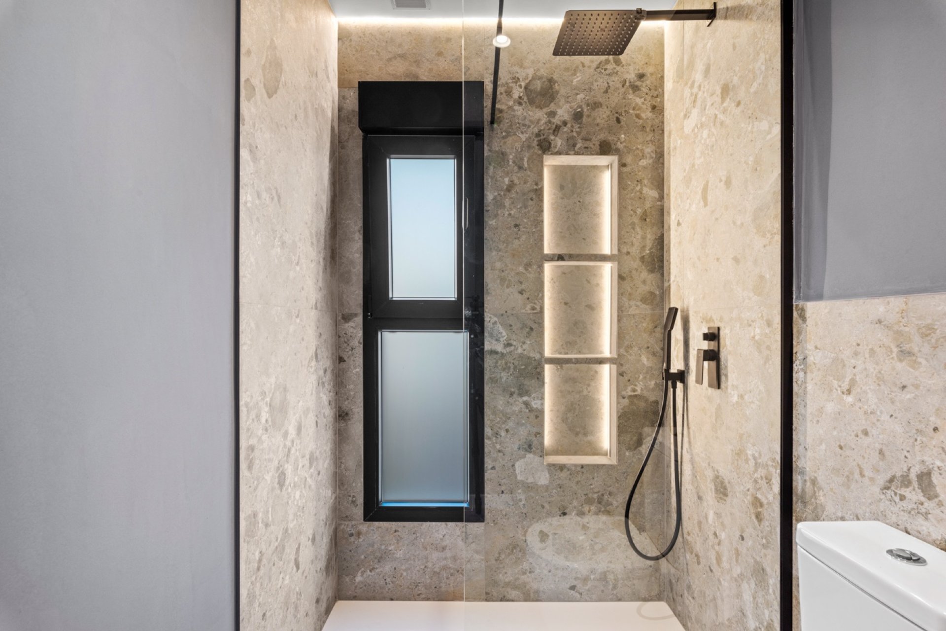 Villa reformada con piscina privada y jardín en Torrevieja, Costa Blanca