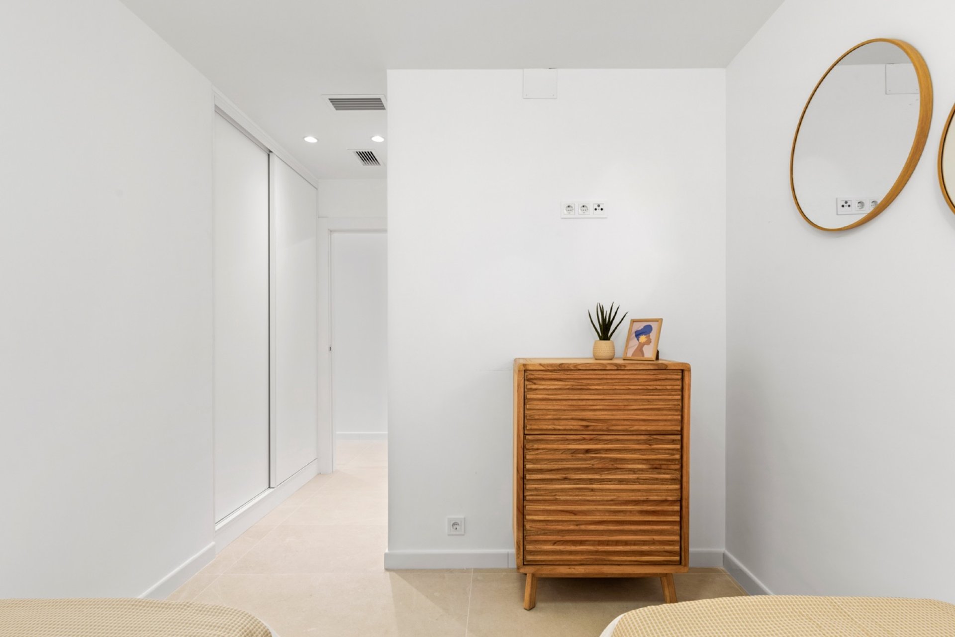 Villa reformada con piscina privada y jardín en Torrevieja, Costa Blanca