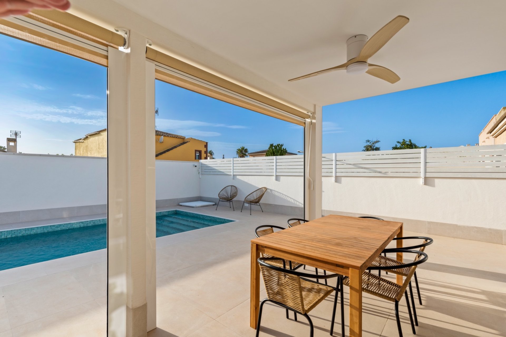 Villa reformada con piscina privada y jardín en Torrevieja, Costa Blanca