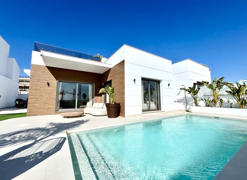 Villa - Resale -
            San Miguel de Salinas - CO-67380