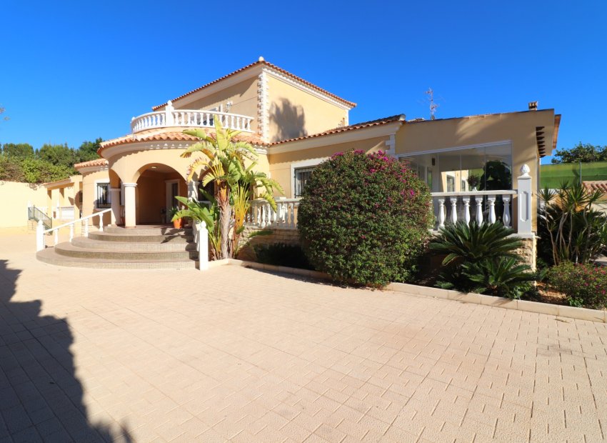 Villa - Reventa -
            La Marina - MM-27320