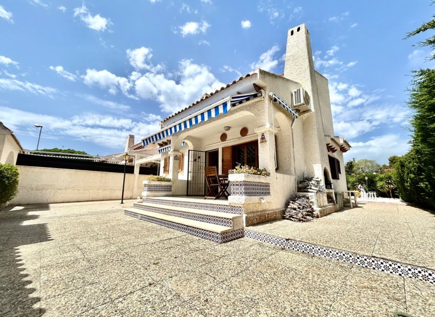Villa - Reventa -
            Orihuela Costa - CO-51171