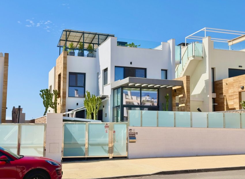 Villa - Reventa -
            Orihuela Costa - CV-53706