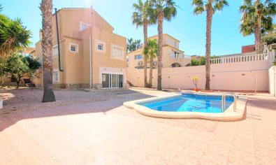 Villa - Reventa - Orihuela Costa -
                La Zenia