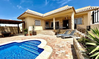 Villa - Reventa - Orihuela Costa -
                La Zenia