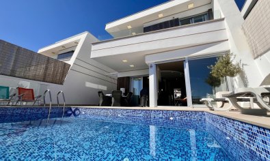 Villa - Reventa - Villamartin -
                Villamartin