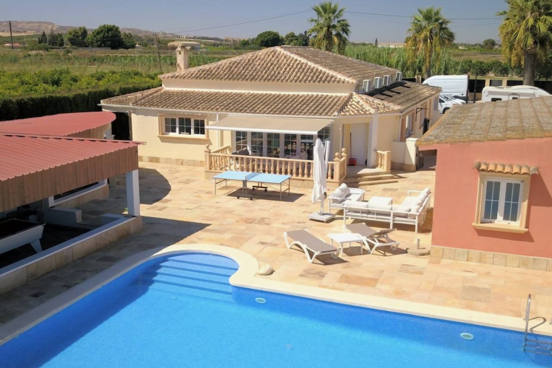 Villa rural en Almoradí con piscina privada, 6 dormitorios e instalaciones para caballos