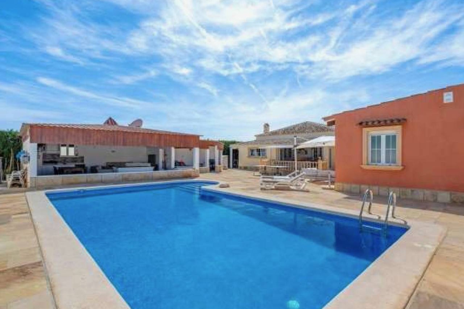 Villa rural en Almoradí con piscina privada, 6 dormitorios e instalaciones para caballos