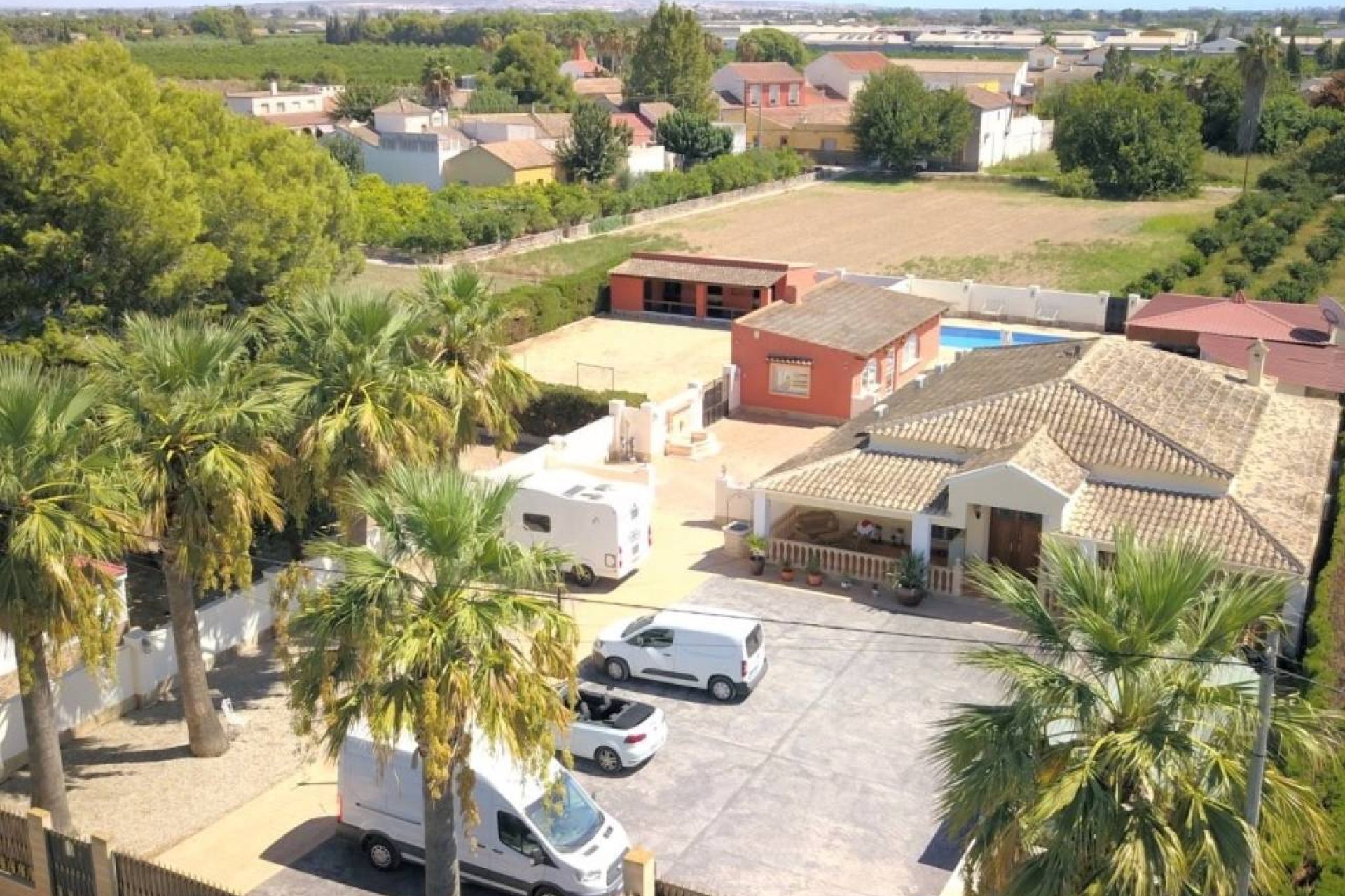 Villa rural en Almoradí con piscina privada, 6 dormitorios e instalaciones para caballos