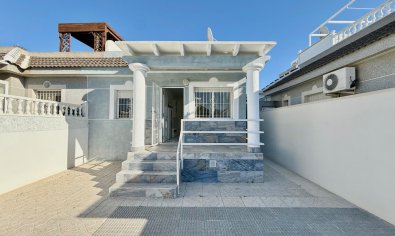 Villa / Semi-detached - Resale - Torrevieja -
                El Chaparral