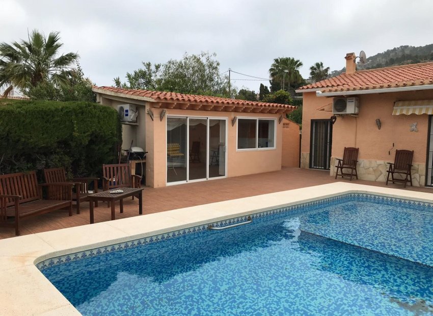 Villa soleada en Albir con casa de invitados, piscina privada y vistas impresionantes