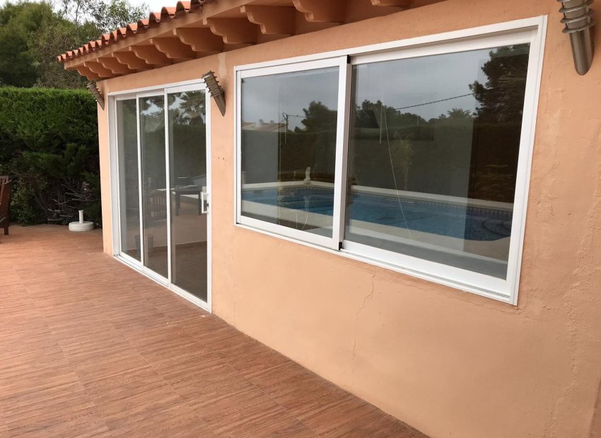 Villa soleada en Albir con casa de invitados, piscina privada y vistas impresionantes